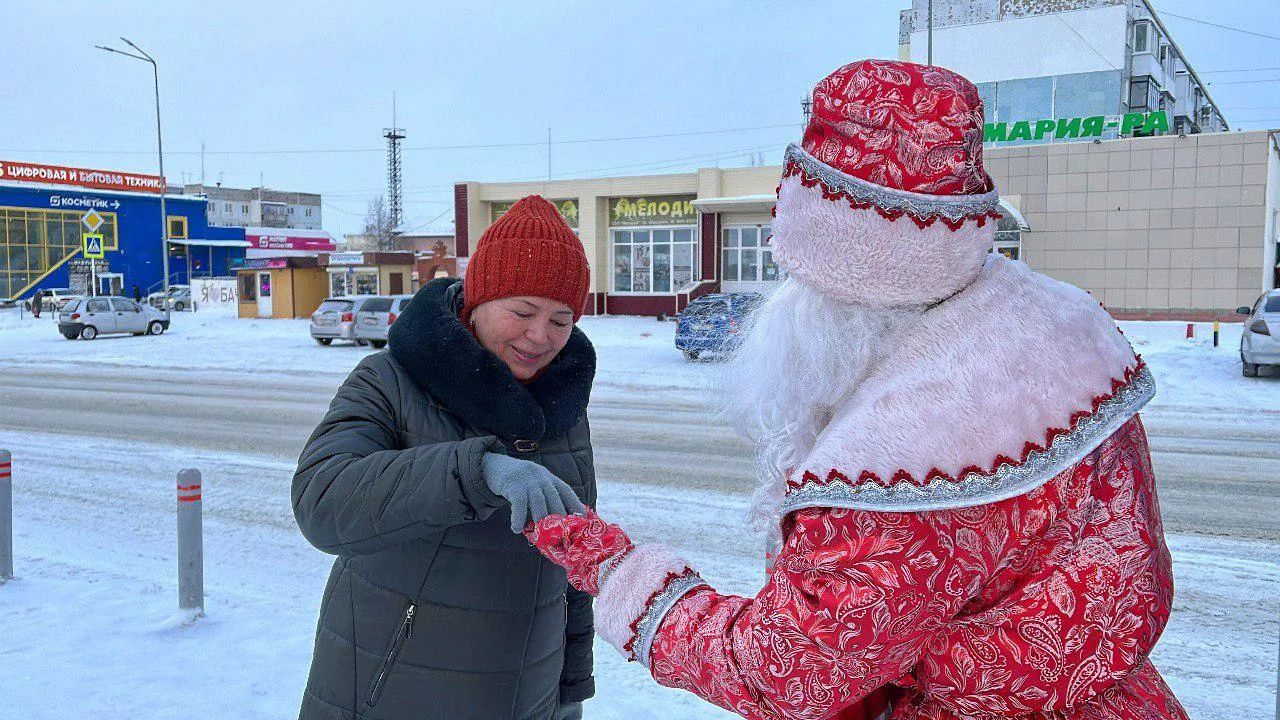 Новый год уже в пути! В Белово стартовала акция «Новый год каждому беловчанину»! (17)