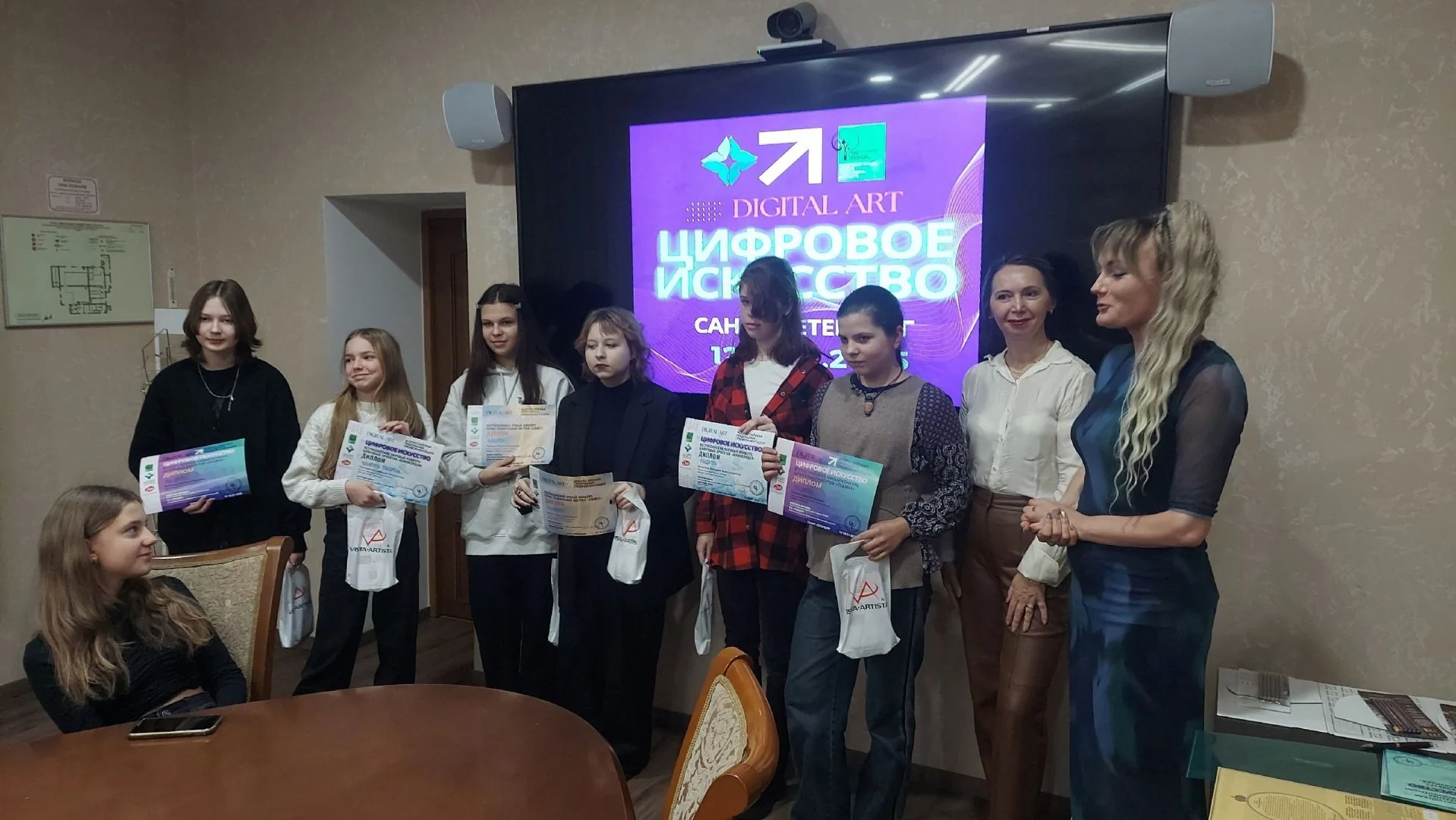 От Белово до Санкт-Петербурга: победа юных художниц в цифровых конкурсах (2)