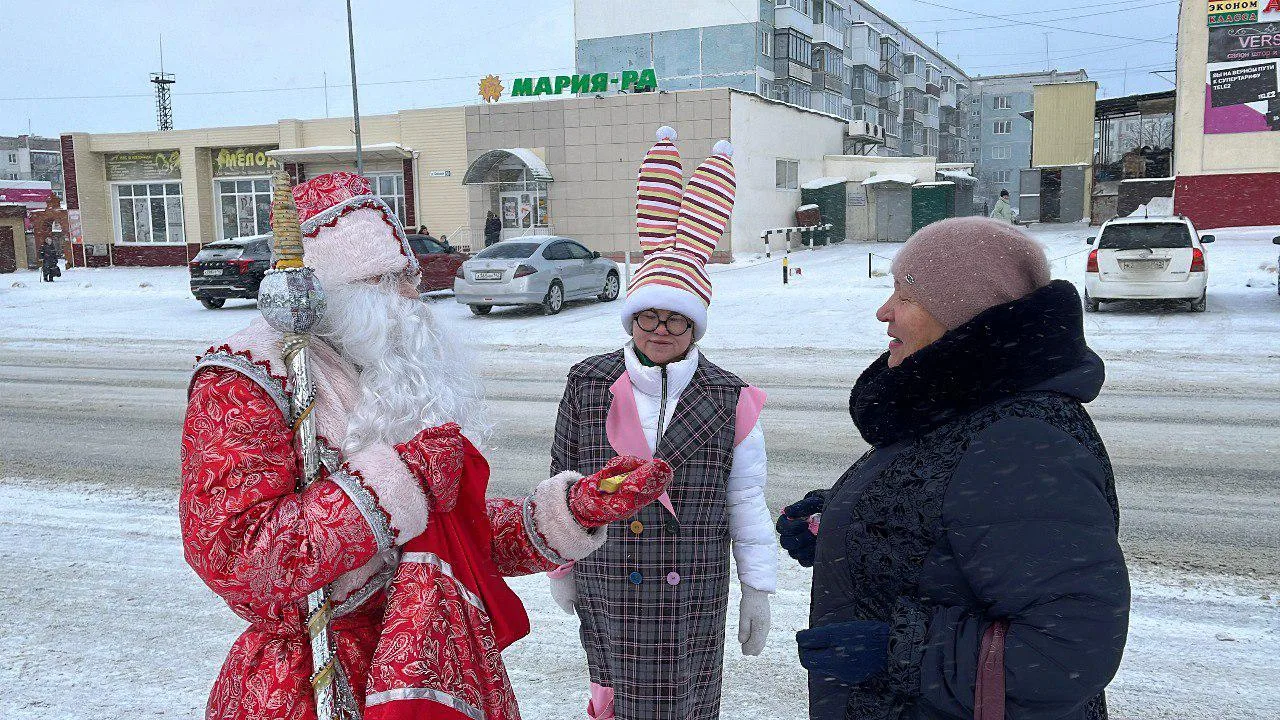 Новый год уже в пути! В Белово стартовала акция «Новый год каждому беловчанину»! (16)