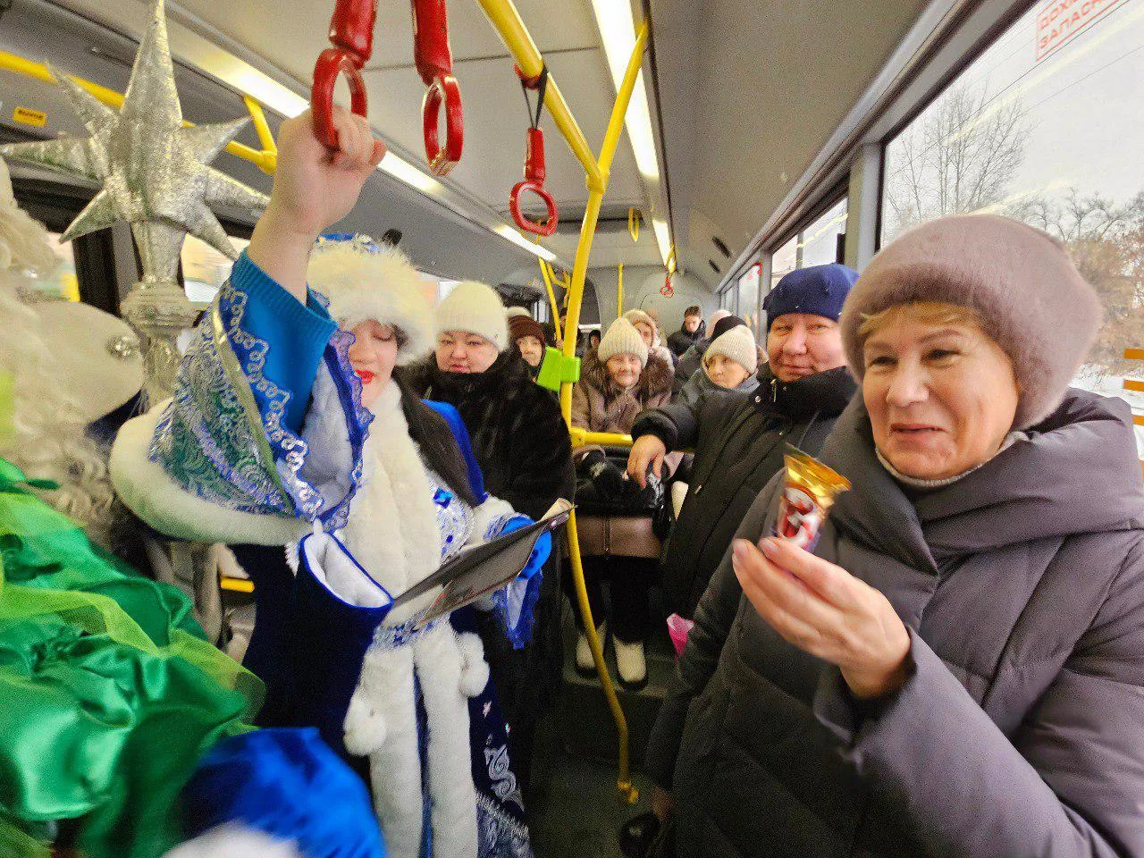 Новый год уже в пути! В Белово прошла акция «Новый год каждому беловчанину»! (13)