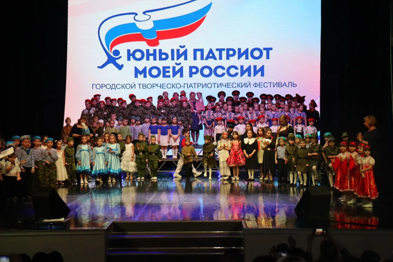 В Белово прошел фестиваль "Юный патриот моей России!" (15)