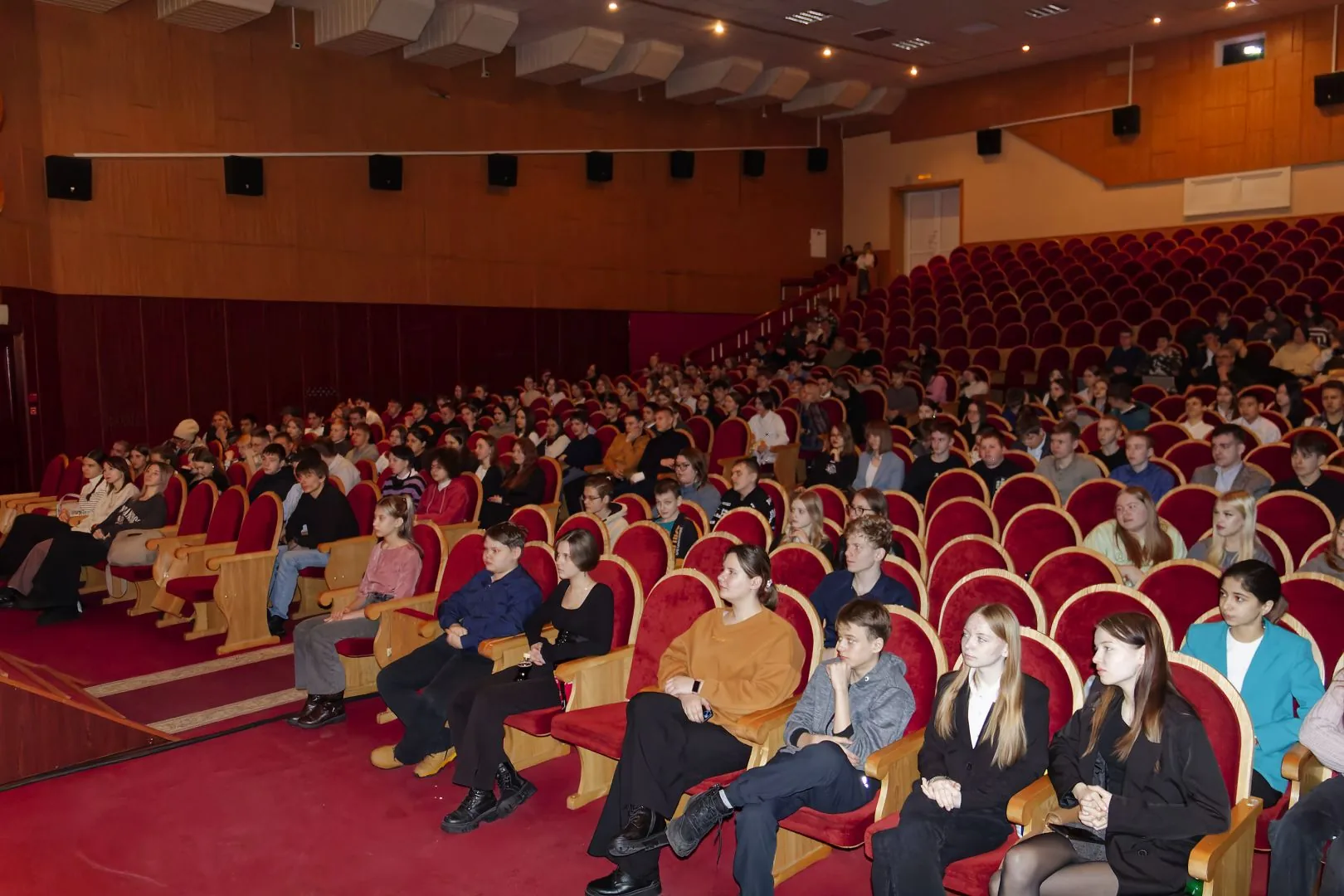 В Белово идет показ фильма «Командир». (9)