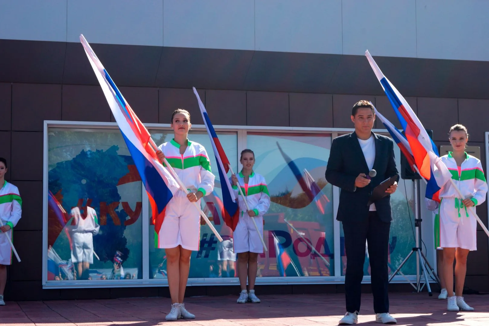 В Белово отметили День Государственного флага Российской Федерации. (12)