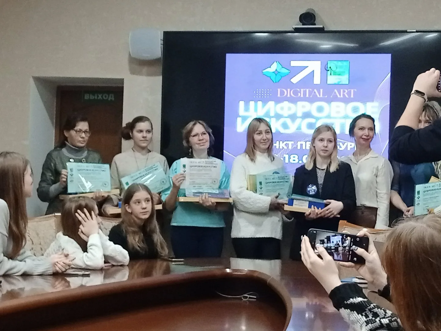 От Белово до Санкт-Петербурга:  победа юных художниц в цифровых конкурсах